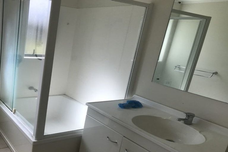 Photo of property in 4 Coubray Place, Botany Downs, Auckland, 2010