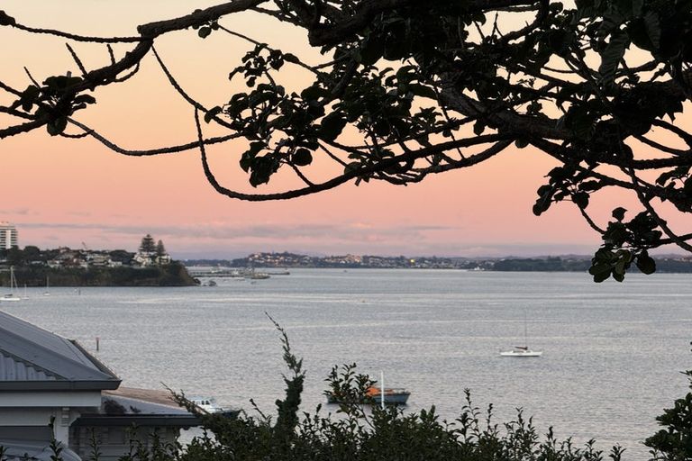 Photo of property in 1/5 Princes Street, Northcote Point, Auckland, 0627