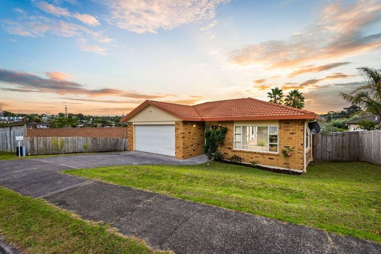 Photo of property in 13 Ginders Drive, Massey, Auckland, 0614