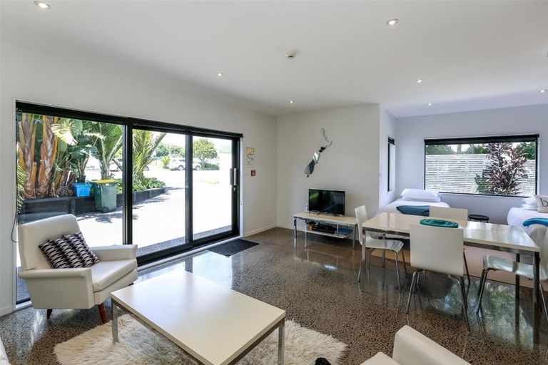 Photo of property in 1152b South Road, Oakura, 4314