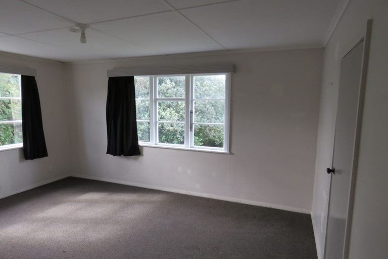 Photo of property in 62 Omata Road, Marfell, New Plymouth, 4310