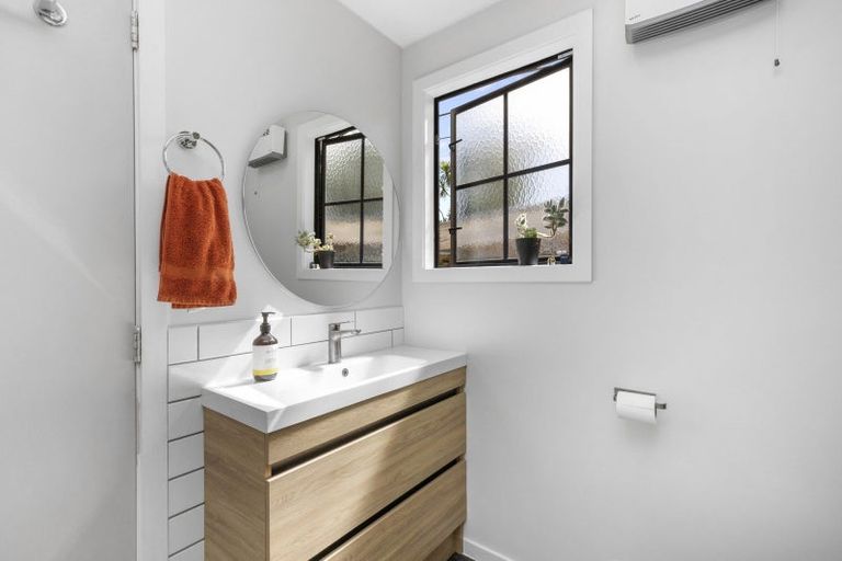 Photo of property in 12 Heretaunga Square, Silverstream, Upper Hutt, 5019