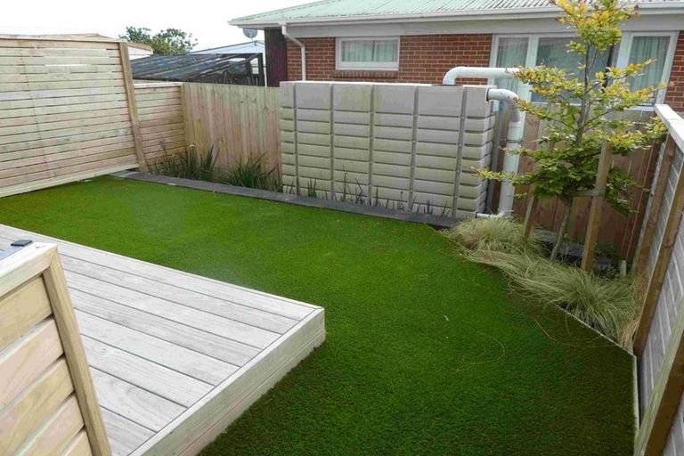 Photo of property in 4/504 Don Buck Road, Massey, Auckland, 0614