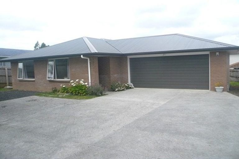 Photo of property in 39 Woodside Road, Massey, Auckland, 0614