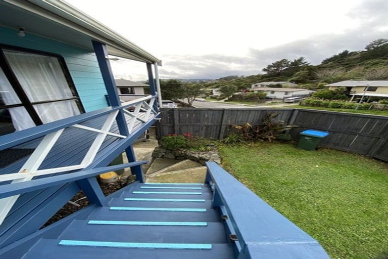 Photo of property in 33 Omapere Street, Whitby, Porirua, 5024