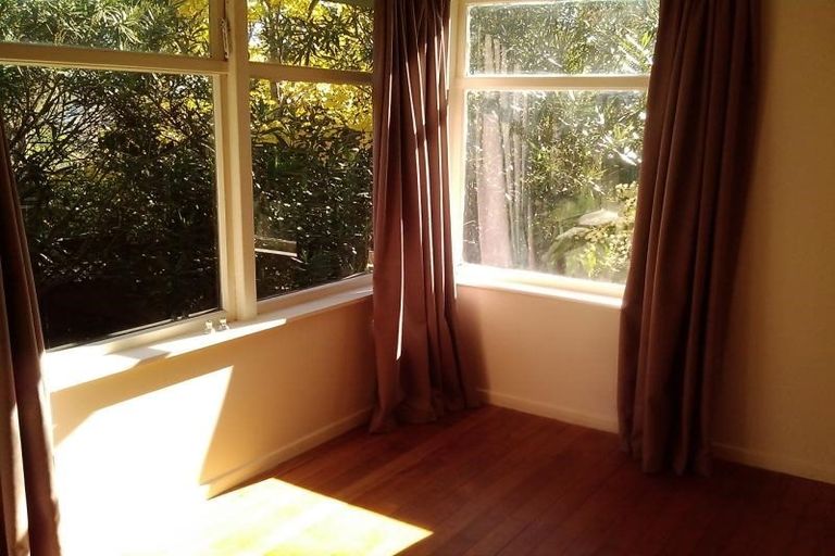 Photo of property in 2/104 Exmouth Road, Northcote, Auckland, 0627