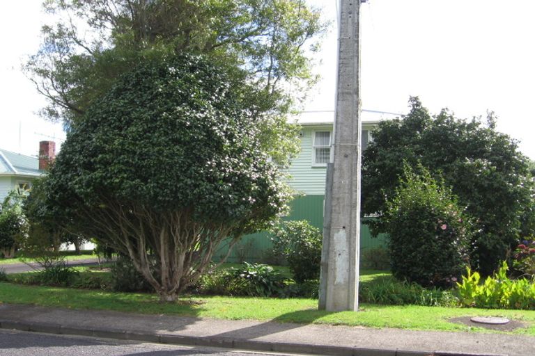 Photo of property in 22 Enderby Drive, Te Atatu Peninsula, Auckland, 0610