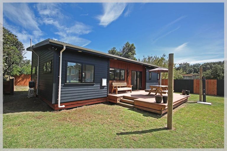 Photo of property in 6 Dustin Street, Foxton Beach, Foxton, 4815