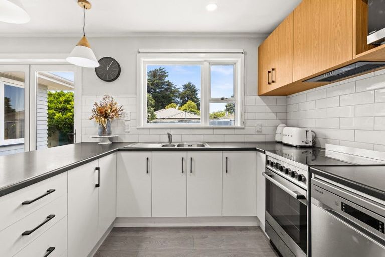 Photo of property in 21 Bill Hercock Street, Pirimai, Napier, 4112