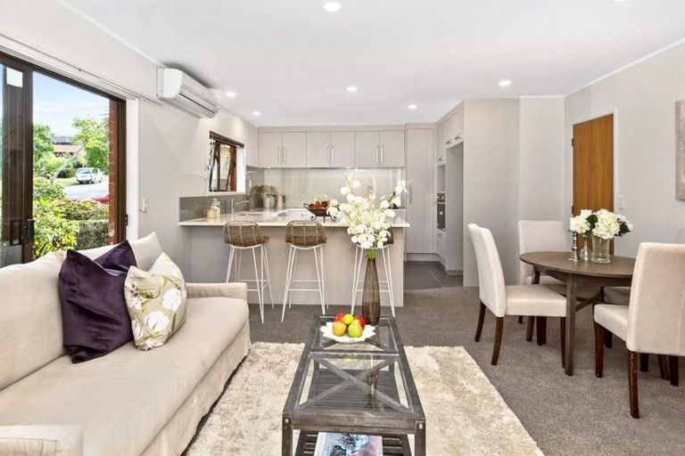 Photo of property in 17 Voltaire Court, Botany Downs, Auckland, 2010