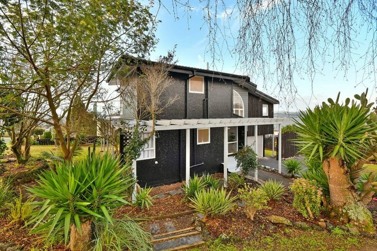 Photo of property in 1 Tremen Place, Pukekohe, 2120