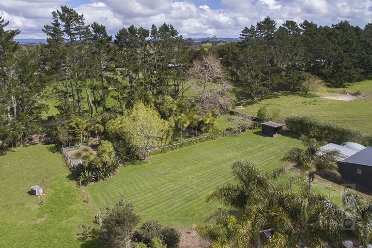Photo of property in 30 Riverland Road, Kumeu, 0892