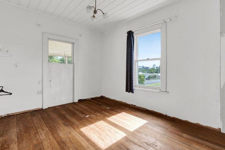 Photo of property in 3 Carrington Street, New Plymouth, 4310