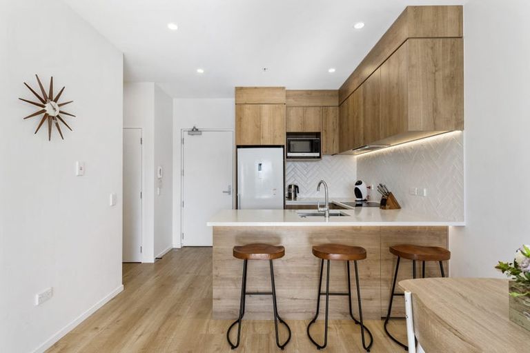 Photo of property in 404/553c Glenfield Road, Glenfield, Auckland, 0629