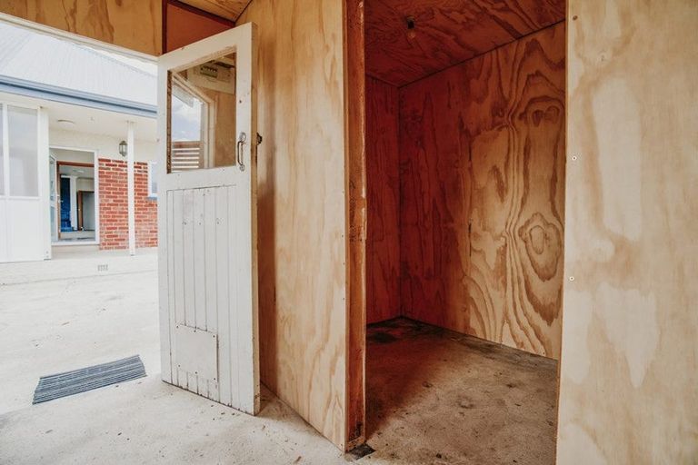 Photo of property in 18 Johnson Street, Milton, 9220