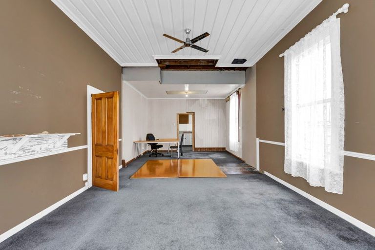 Photo of property in 3 Carrington Street, New Plymouth, 4310