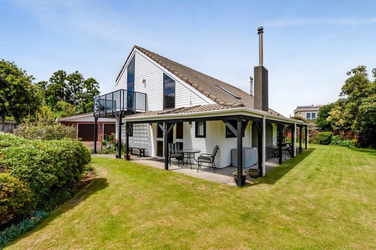 Photo of property in 24 Prudence Place, Oakura, 4314