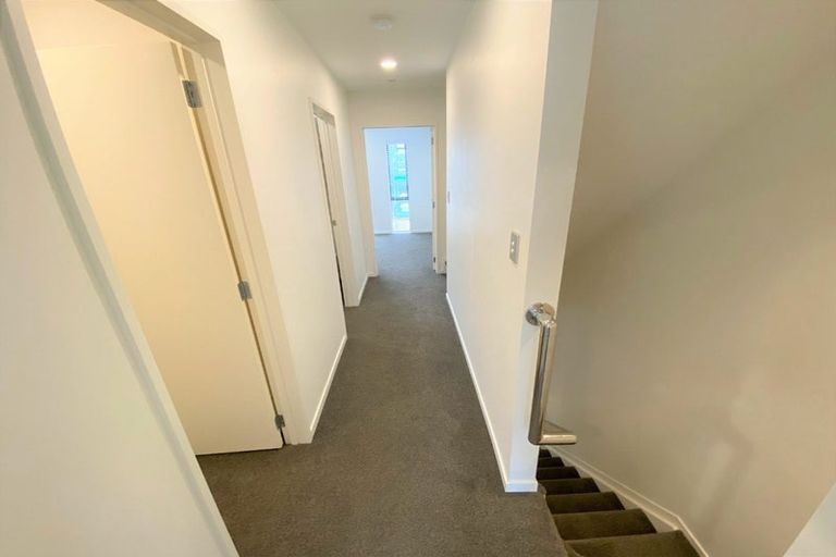 Photo of property in 7 Waru Lane, Te Atatu Peninsula, Auckland, 0610