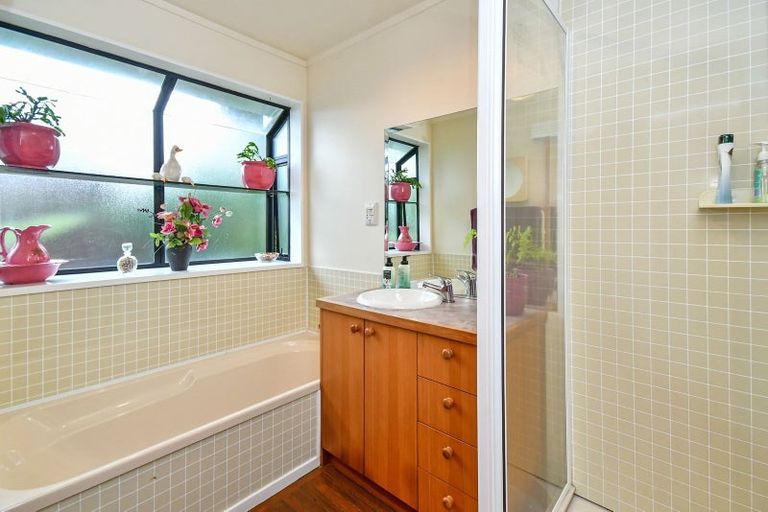 Photo of property in 4 Greenstone Place, Clover Park, Auckland, 2019