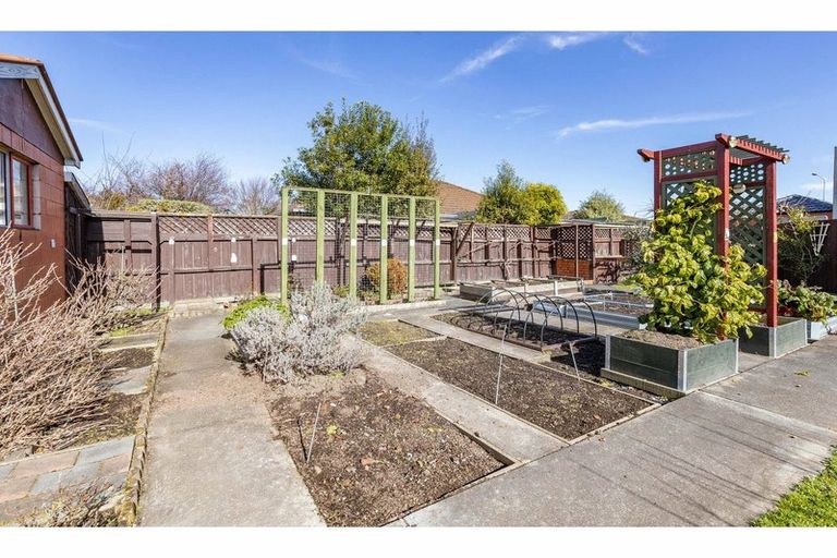 Photo of property in 95 Momorangi Crescent, Redwood, Christchurch, 8051