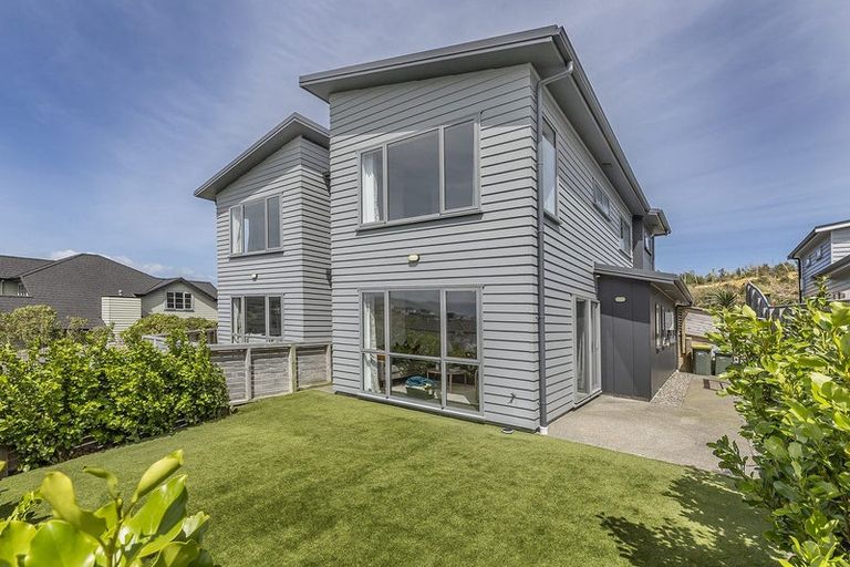 Photo of property in 84 Endeavour Drive, Whitby, Porirua, 5024