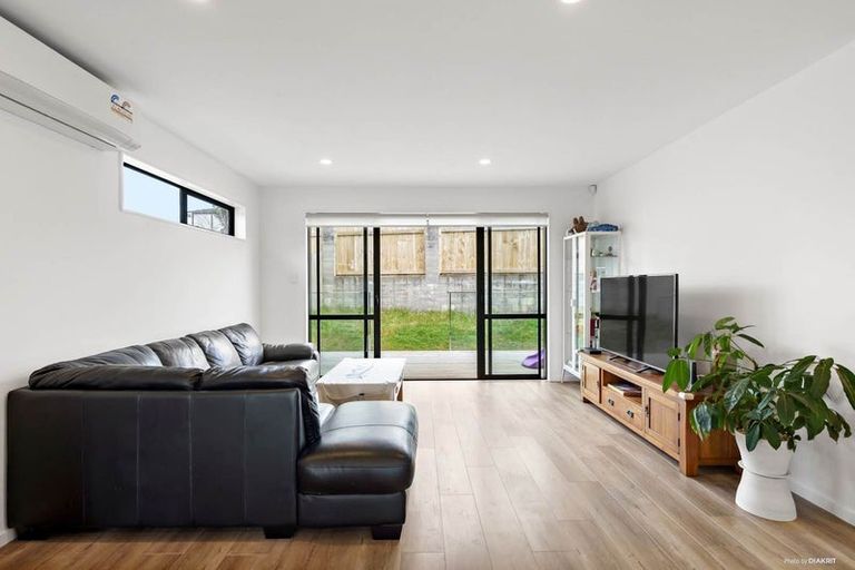 Photo of property in 22b Thornlow Street, Glendene, Auckland, 0602