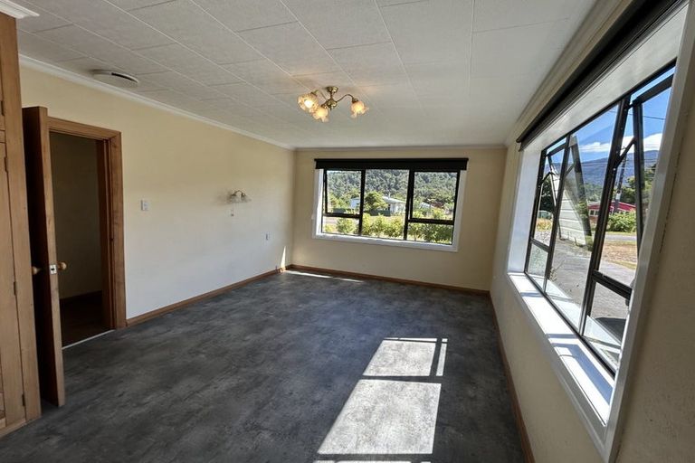 Photo of property in 33 Stafford Street, Blackball, 7804