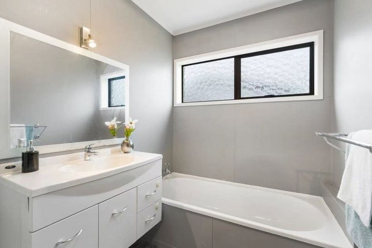 Photo of property in 1/6 Hinekohu Street, New Lynn, Auckland, 0600