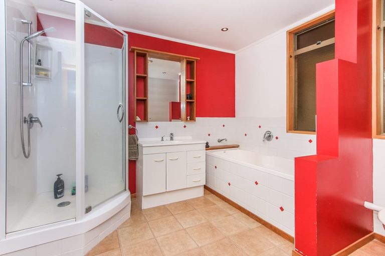 Photo of property in 8 Sophora Place, Totara Heights, Auckland, 2105