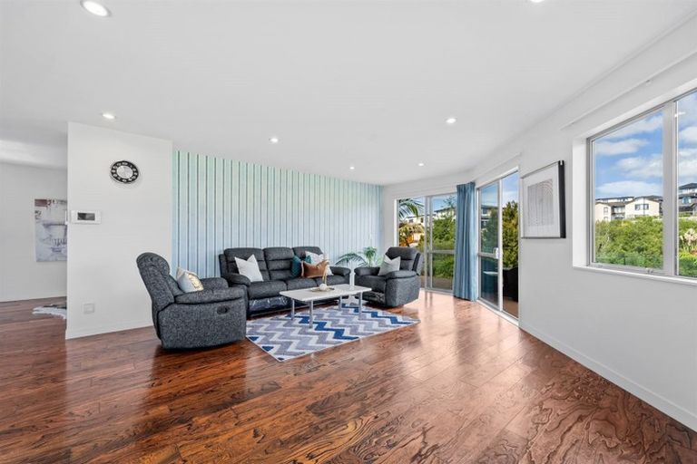 Photo of property in 25 Ballyboe Place, Pinehill, Auckland, 0632