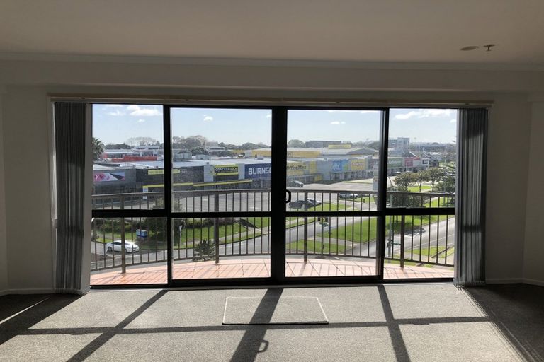 Photo of property in The Rennaissance, 5j/18 Ronwood Avenue, Manukau, Auckland, 2104