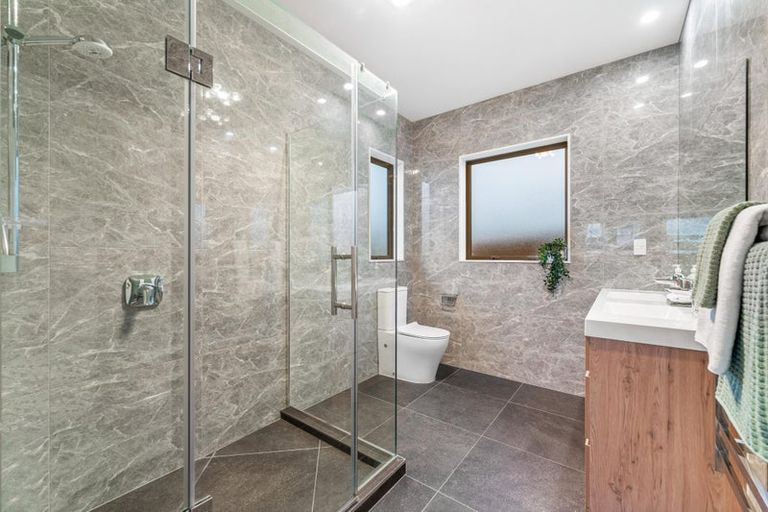 Photo of property in 3 Tarras Road, Kumeu, 0810