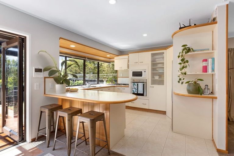 Photo of property in 5 Crestview Place, Browns Bay, Auckland, 0630
