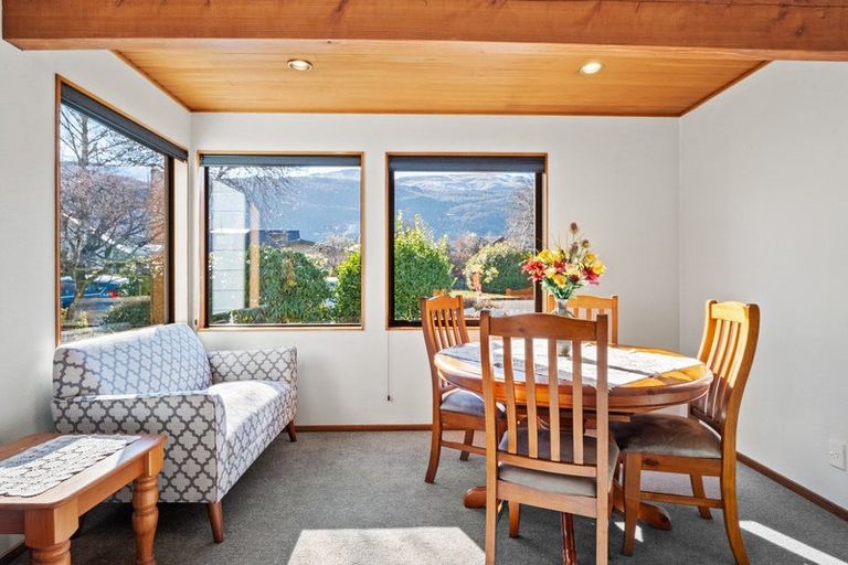 Photo of property in 42 Adamson Drive, Arrowtown, 9302