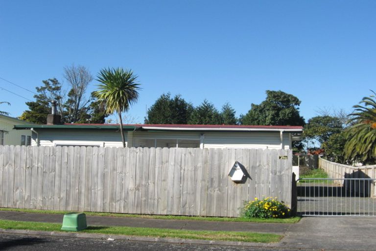 Photo of property in 5 Oxford Road, Manurewa, Auckland, 2102