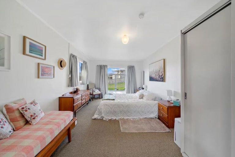 Photo of property in 22 Nelson Street, Foxton Beach, Foxton, 4815