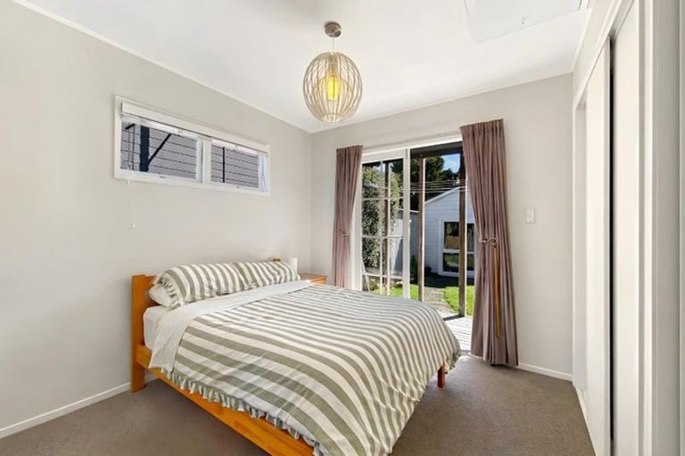 Photo of property in 74 Ferry Parade, Herald Island, Auckland, 0618