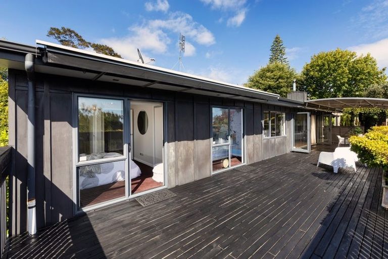 Photo of property in 61a Fairmount Road, Titirangi, Auckland, 0604