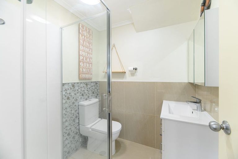 Photo of property in 1/15 Harbour View Road, Te Atatu Peninsula, Auckland, 0610