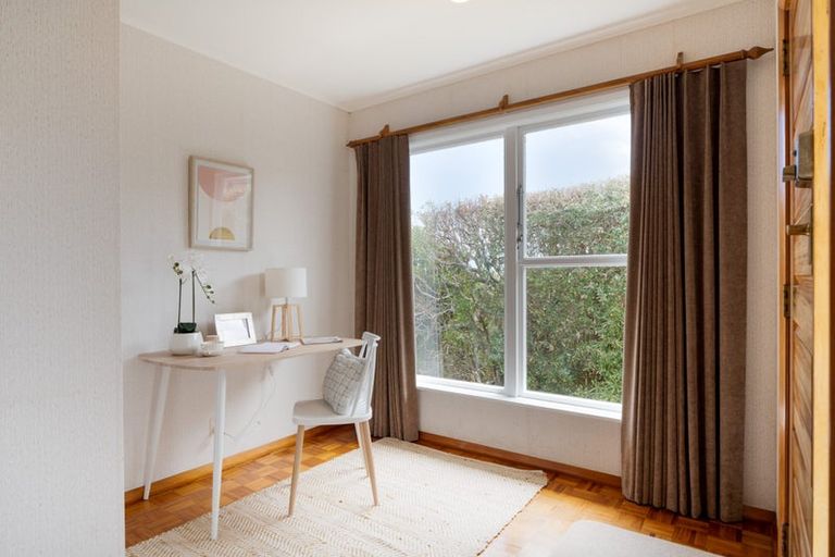 Photo of property in 25 Baylands Drive, Newlands, Wellington, 6037