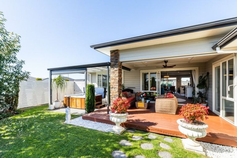 Photo of property in 17 Rakaia Way, Poraiti, Napier, 4112