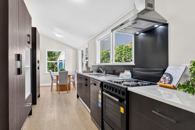 Photo of property in 18 Totara Drive, St Andrews, Hamilton, 3200