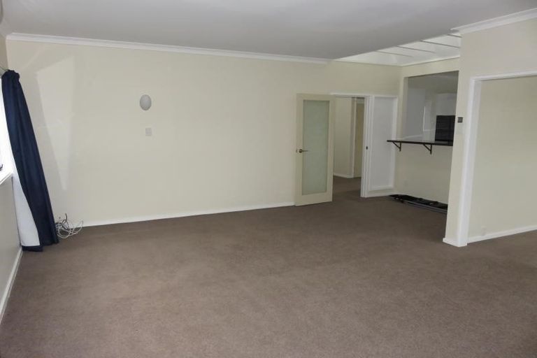 Photo of property in 27 Stewart Drive, Newlands, Wellington, 6037