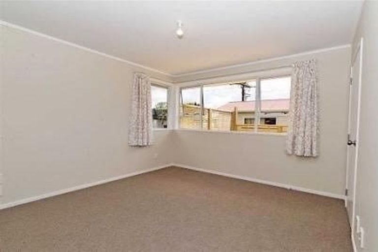Photo of property in 62 Waimumu Road, Massey, Auckland, 0614
