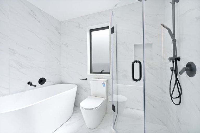 Photo of property in 35 Taipahitini Road, Rosehill, 2113