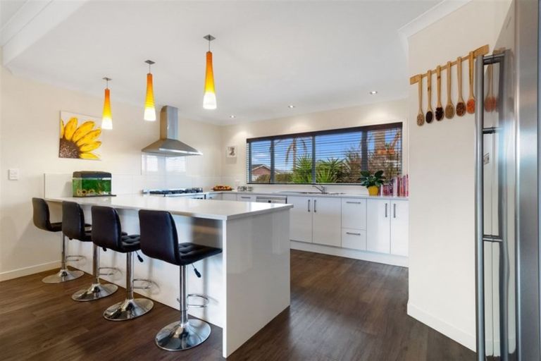 Photo of property in 17 Tudor Grove, Whitianga, 3510