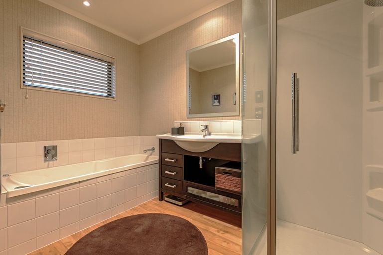 Photo of property in 6 Brooklyn Heights Drive, Kelvin Grove, Palmerston North, 4414