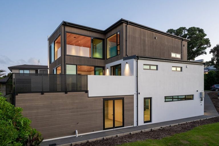 Photo of property in 2a Sharon Road, Waiake, Auckland, 0630