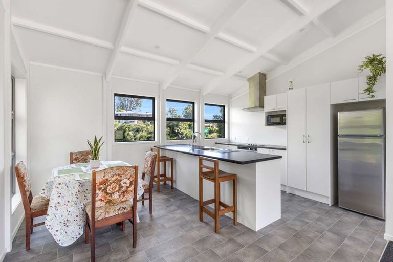 Photo of property in 14 Nevada Drive, Merrilands, New Plymouth, 4312