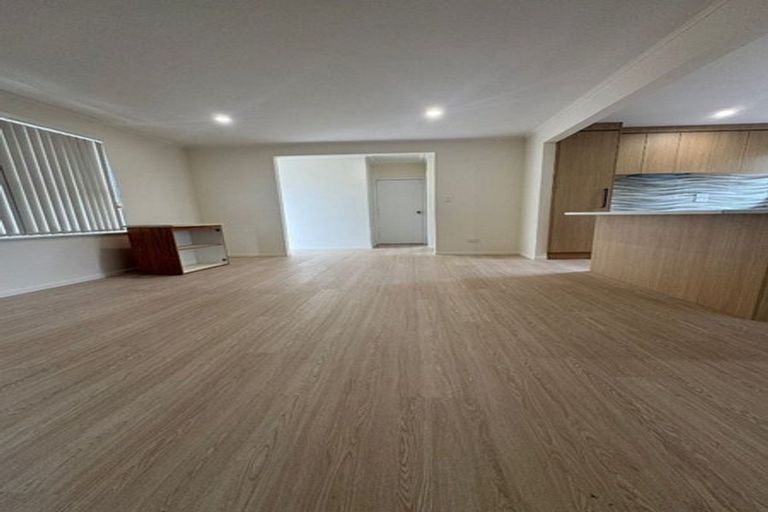 Photo of property in 1 Rondorlyn Place, Manurewa, Auckland, 2102